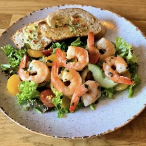 SAŁATKA Z KREWETKAMI